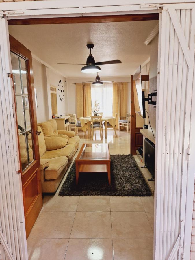 Magnifico Chalet Adosado En Torrevieja, Alicante. Luaran gambar