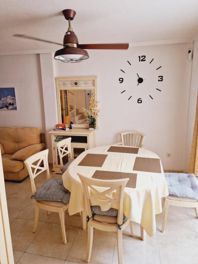 Magnifico Chalet Adosado En Torrevieja, Alicante. Luaran gambar