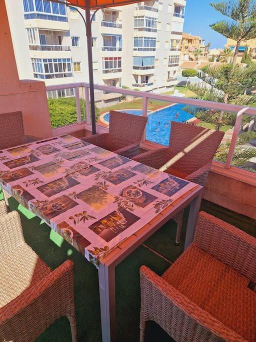 Magnifico Chalet Adosado En Torrevieja, Alicante. Luaran gambar