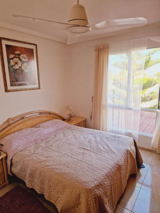 Magnifico Chalet Adosado En Torrevieja, Alicante. Luaran gambar