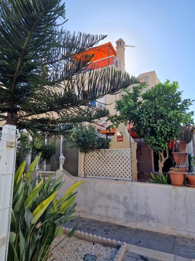 Magnifico Chalet Adosado En Torrevieja, Alicante. Luaran gambar