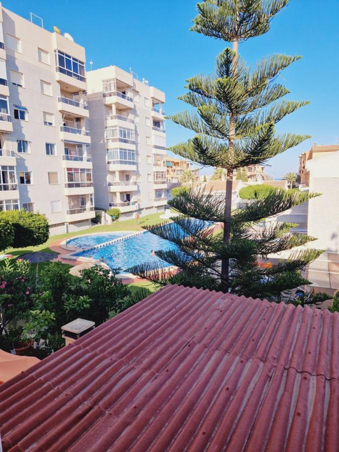 Magnifico Chalet Adosado En Torrevieja, Alicante. Luaran gambar