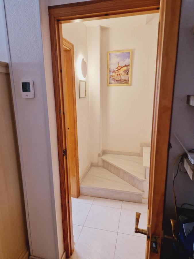 Magnifico Chalet Adosado En Torrevieja, Alicante. Luaran gambar