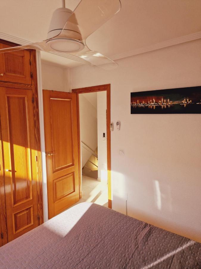 Magnifico Chalet Adosado En Torrevieja, Alicante. Luaran gambar