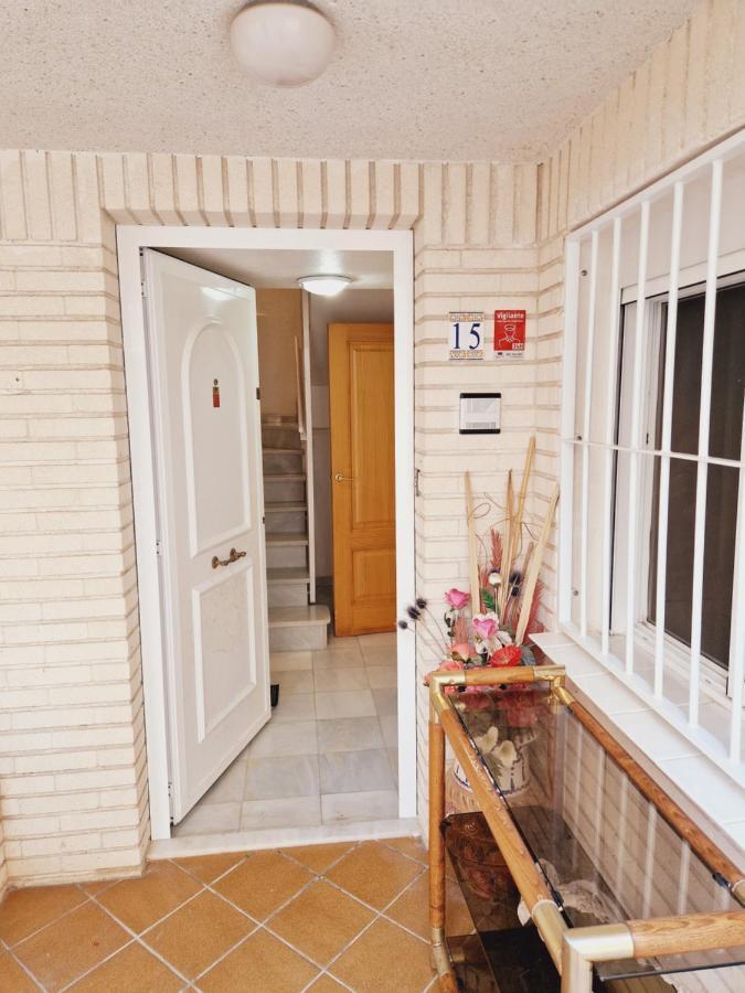 Magnifico Chalet Adosado En Torrevieja, Alicante. Luaran gambar