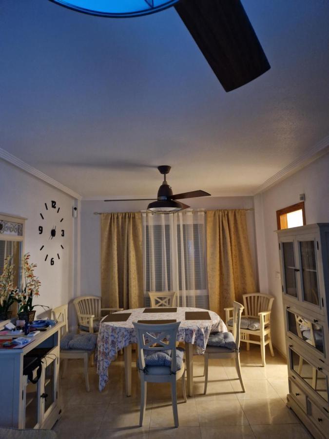 Magnifico Chalet Adosado En Torrevieja, Alicante. Luaran gambar