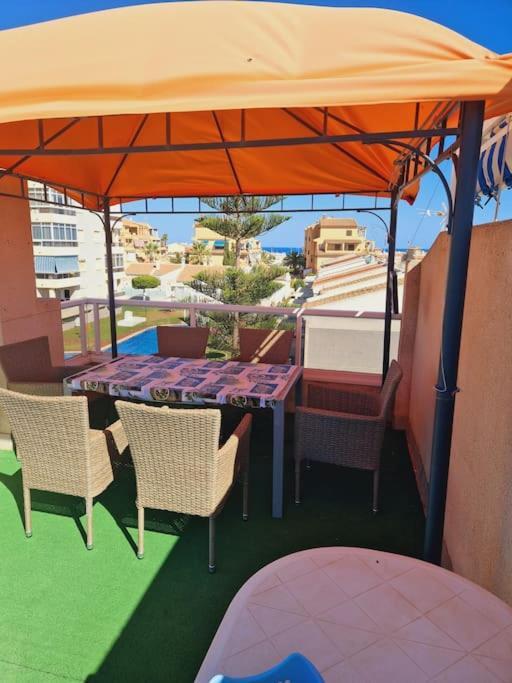Magnifico Chalet Adosado En Torrevieja, Alicante. Luaran gambar