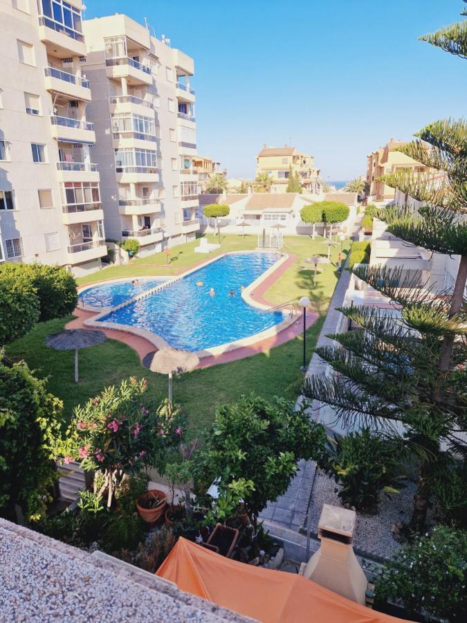 Magnifico Chalet Adosado En Torrevieja, Alicante. Luaran gambar